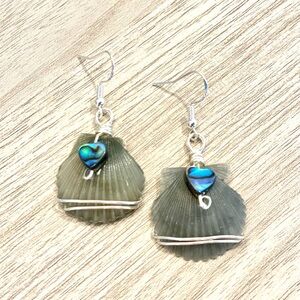79. Scallop shell and abalone earrings